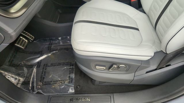 Used 2023 Rivian R1T Adventure image 32