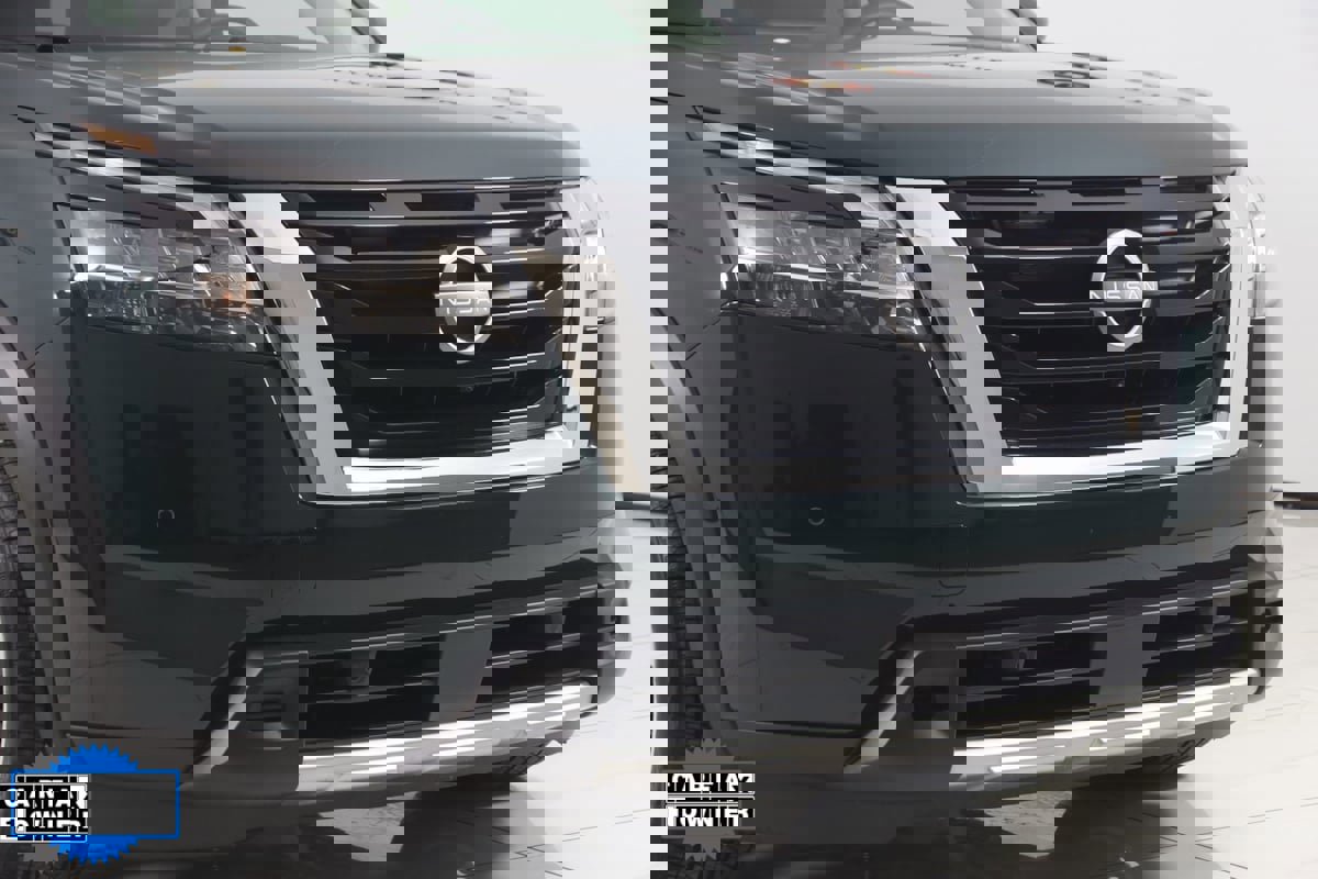 Used 2024 Nissan Pathfinder Platinum w/ Cargo Package image 40