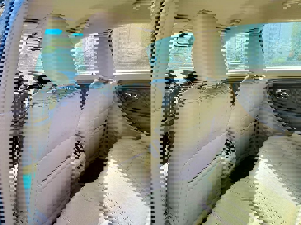 Used 2010 Ford Taurus SEL FWD image 12