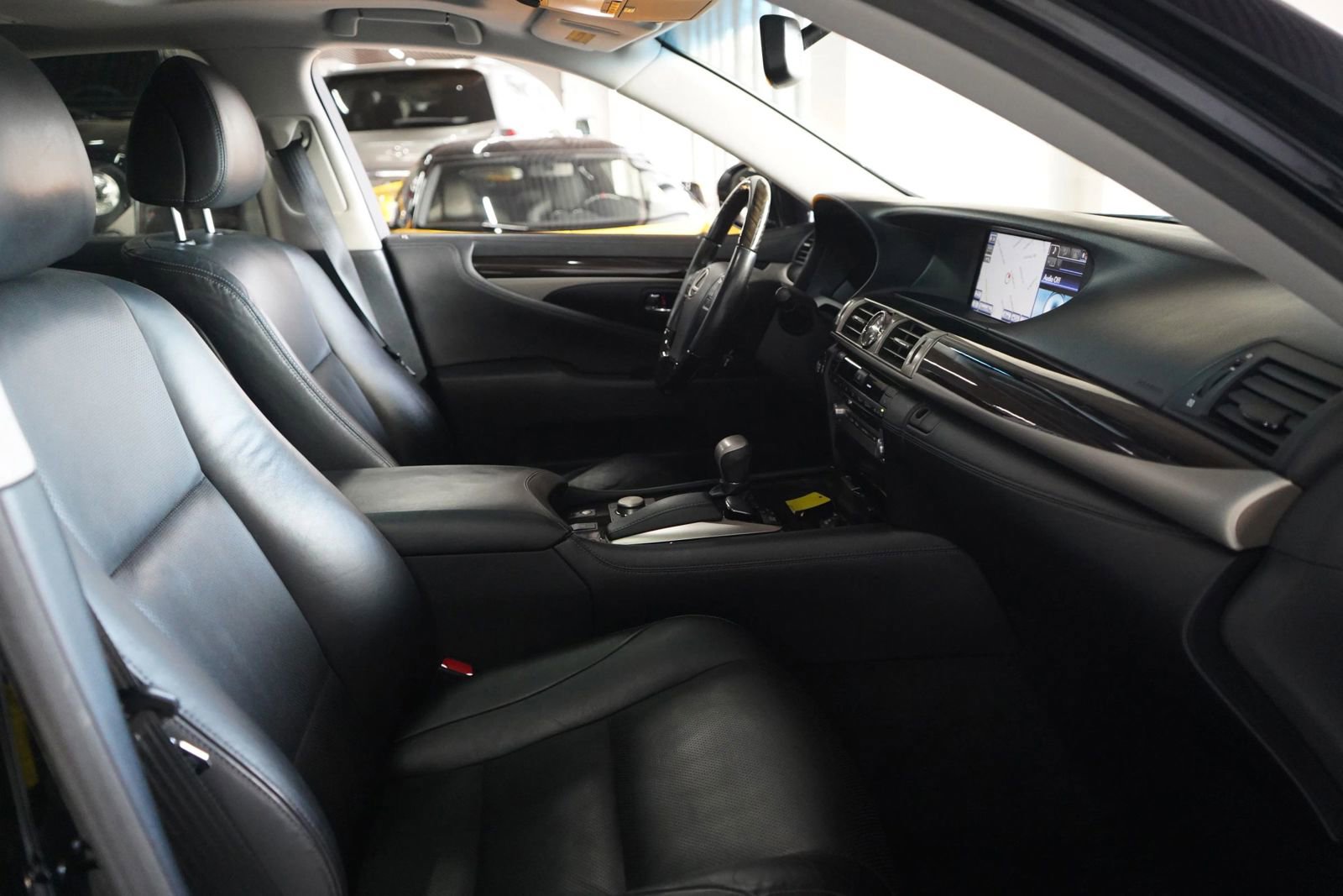 Used 2014 Lexus LS 460 RWD image 18