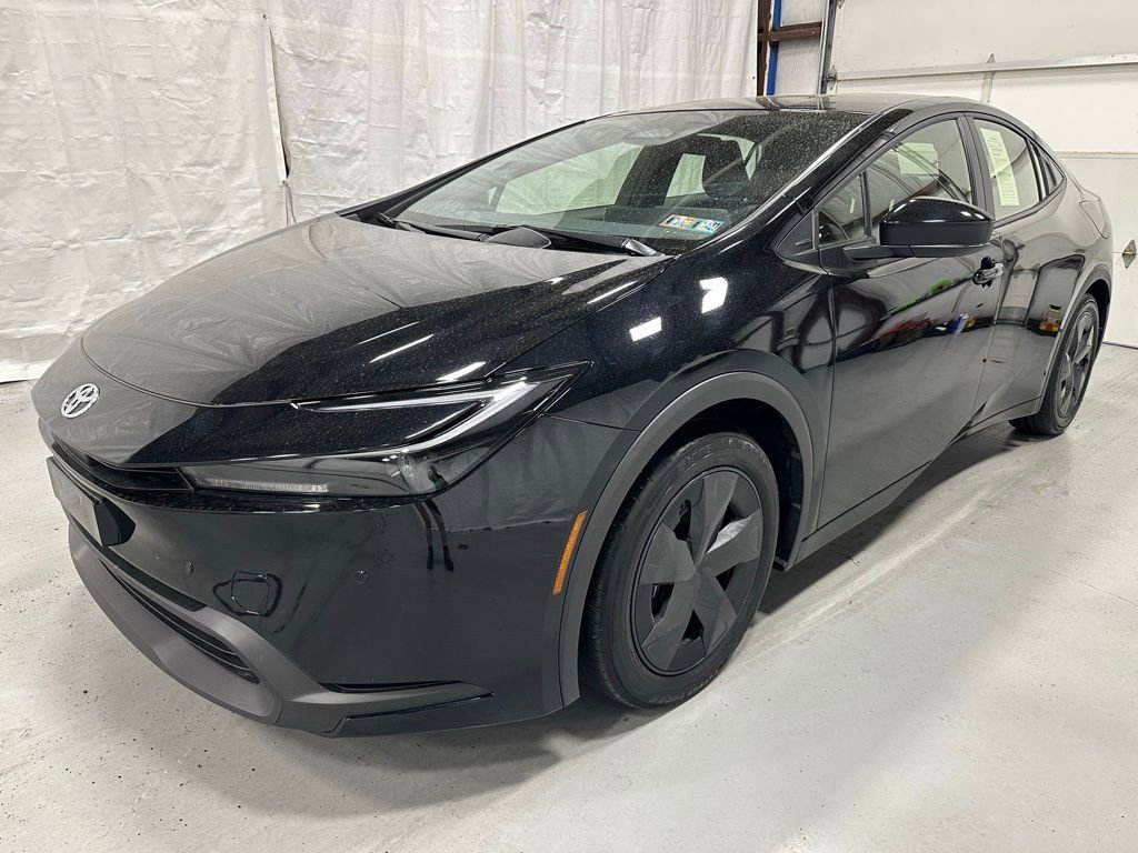 Used 2025 Toyota Prius LE FWD image 3