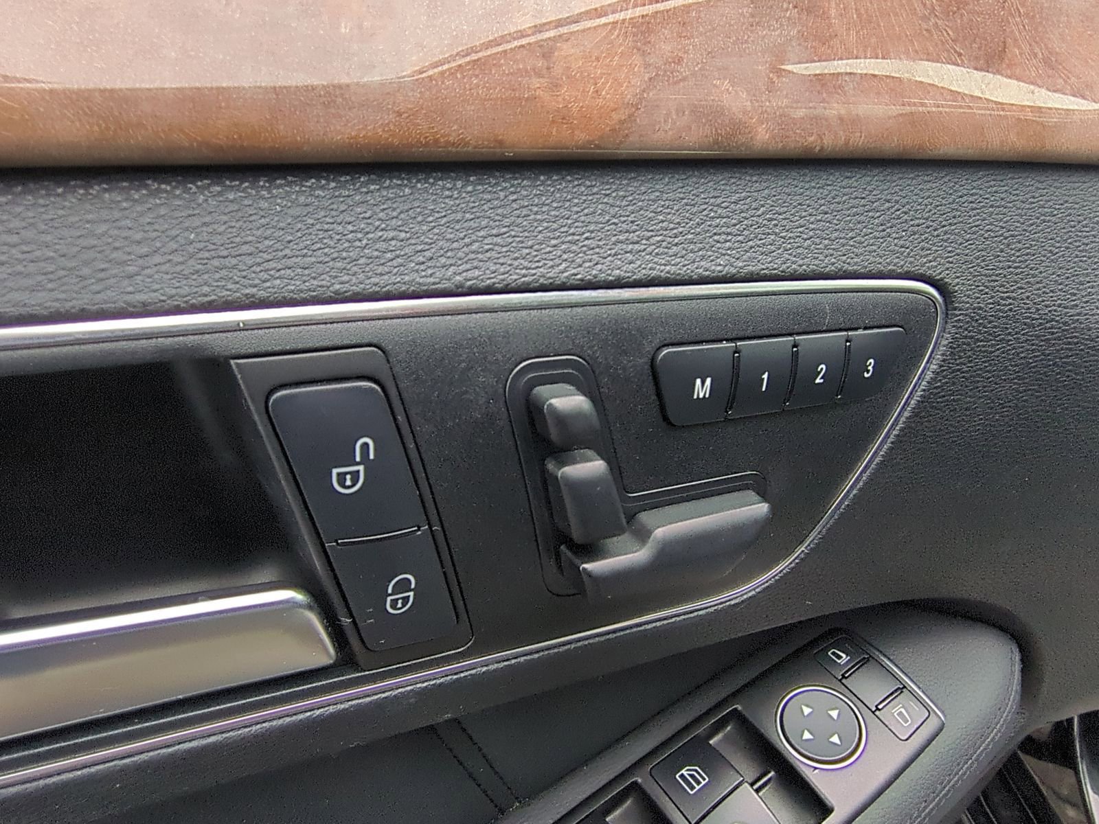 Used 2012 Mercedes-Benz E 350 4MATIC Sedan image 27