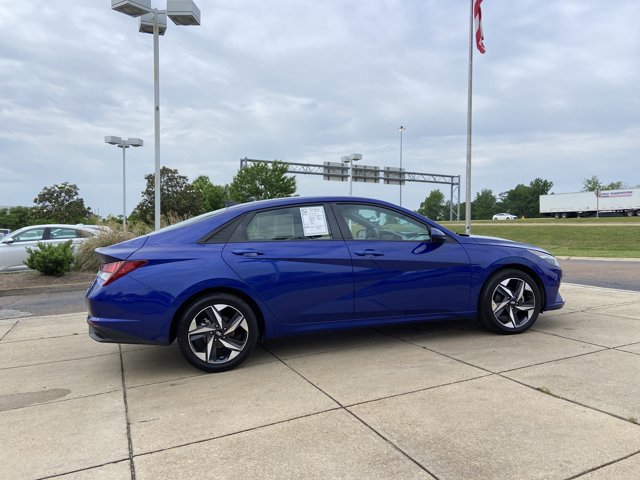Used 2023 Hyundai Elantra SEL w/ Convenience Package FWD image 12