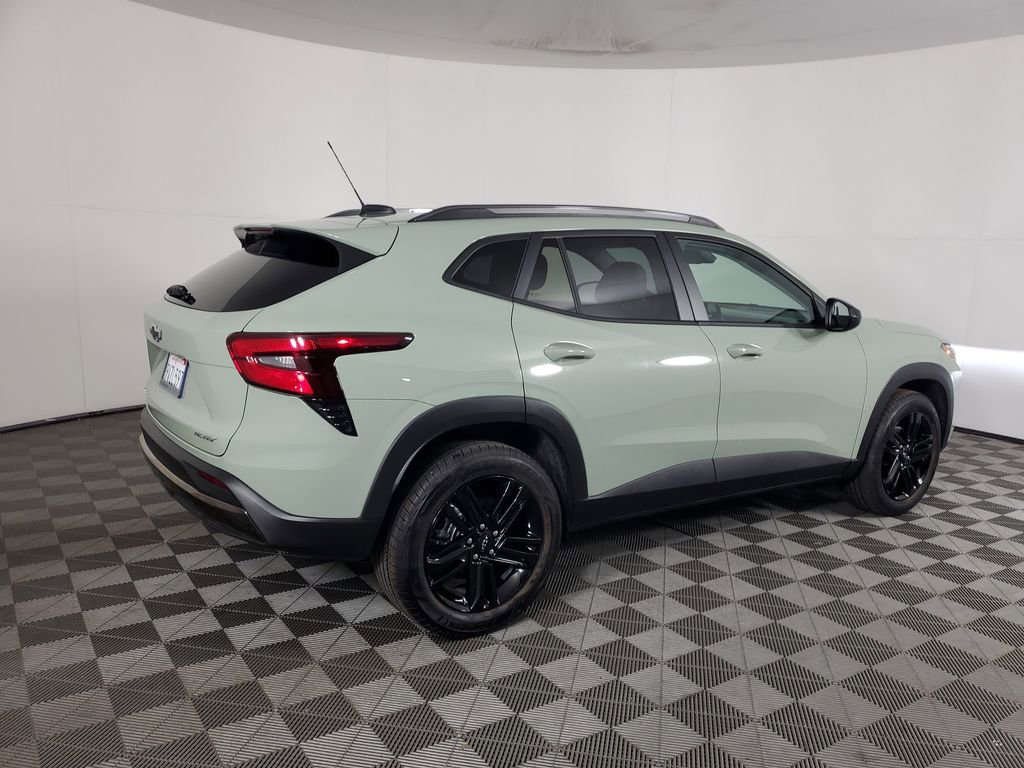 Used 2026 Chevrolet Trax ACTIV image 4