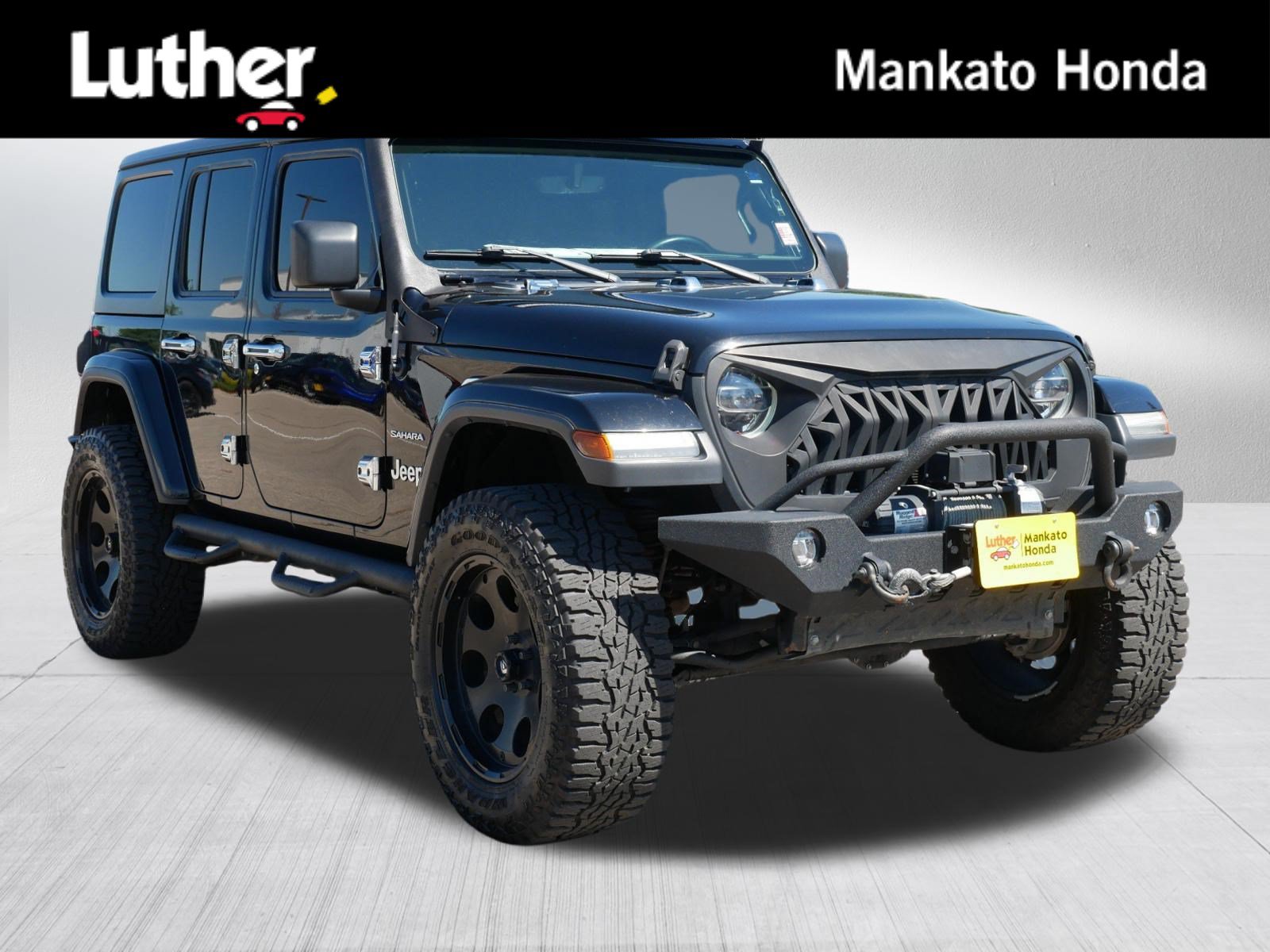 Used 2018 Jeep Wrangler Unlimited Sahara AWD/4WD image 1