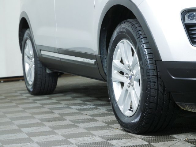 Certified 2018 Ford Explorer XLT AWD/4WD image 2