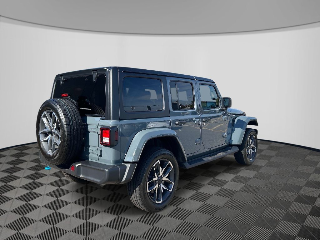 Used 2024 Jeep Wrangler Unlimited w/ Convenience Group AWD/4WD image 5