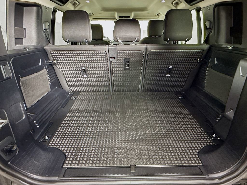 Used 2023 Land Rover Defender 110 image 25