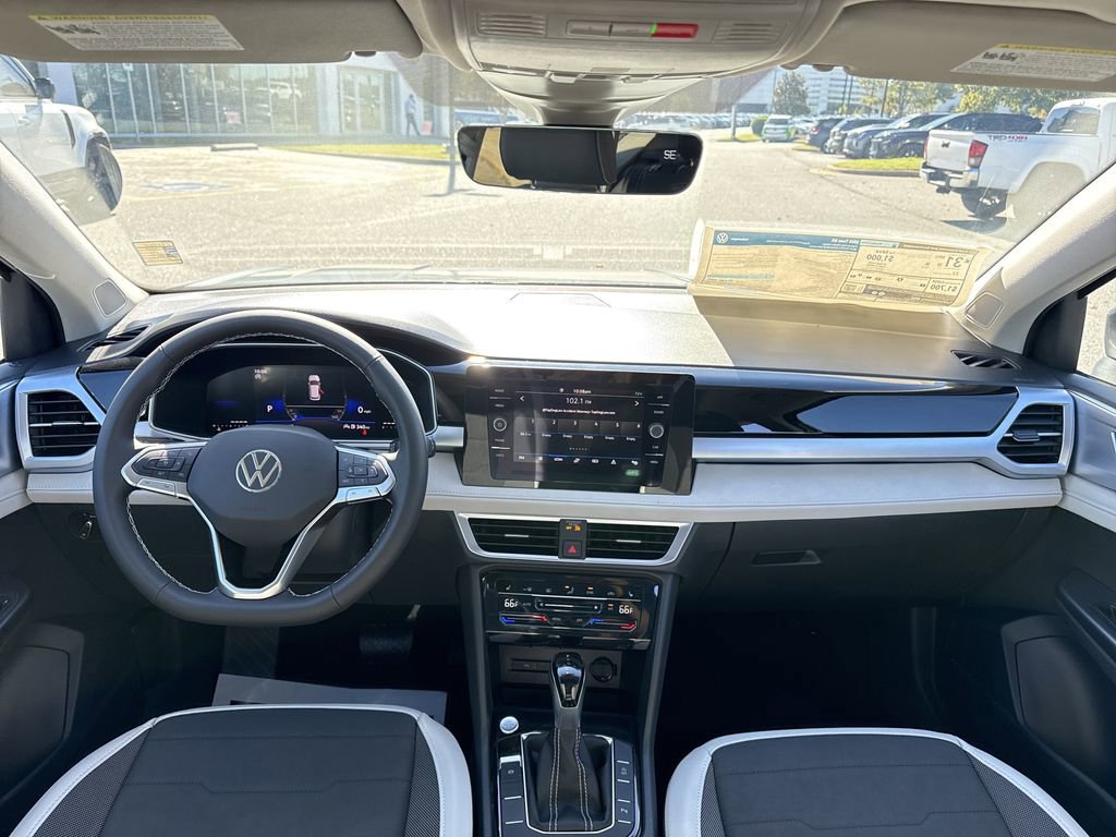 New 2025 Volkswagen Taos SE image 22