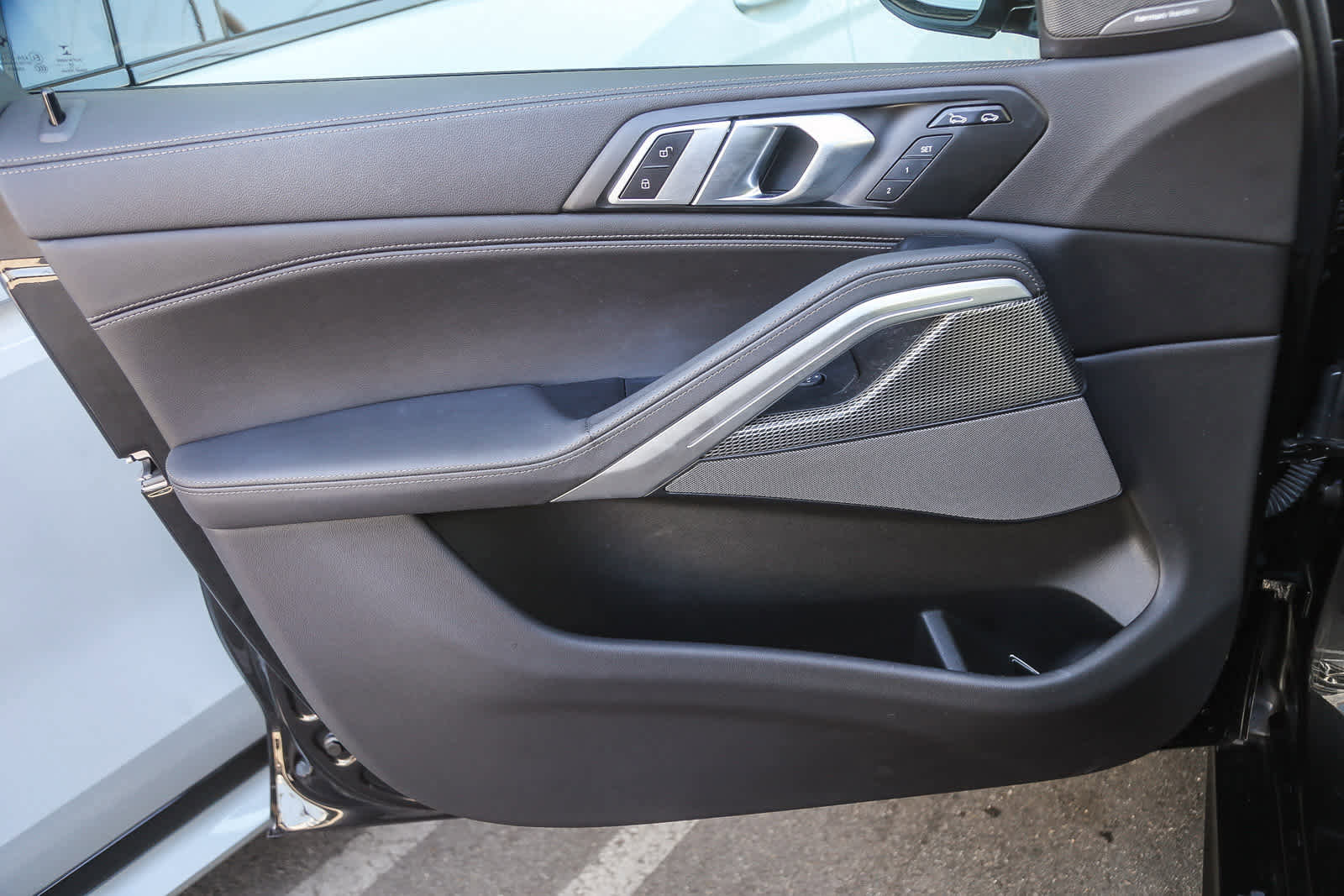 Certified 2023 BMW X6 xDrive40i w/ M Sport Package image 17