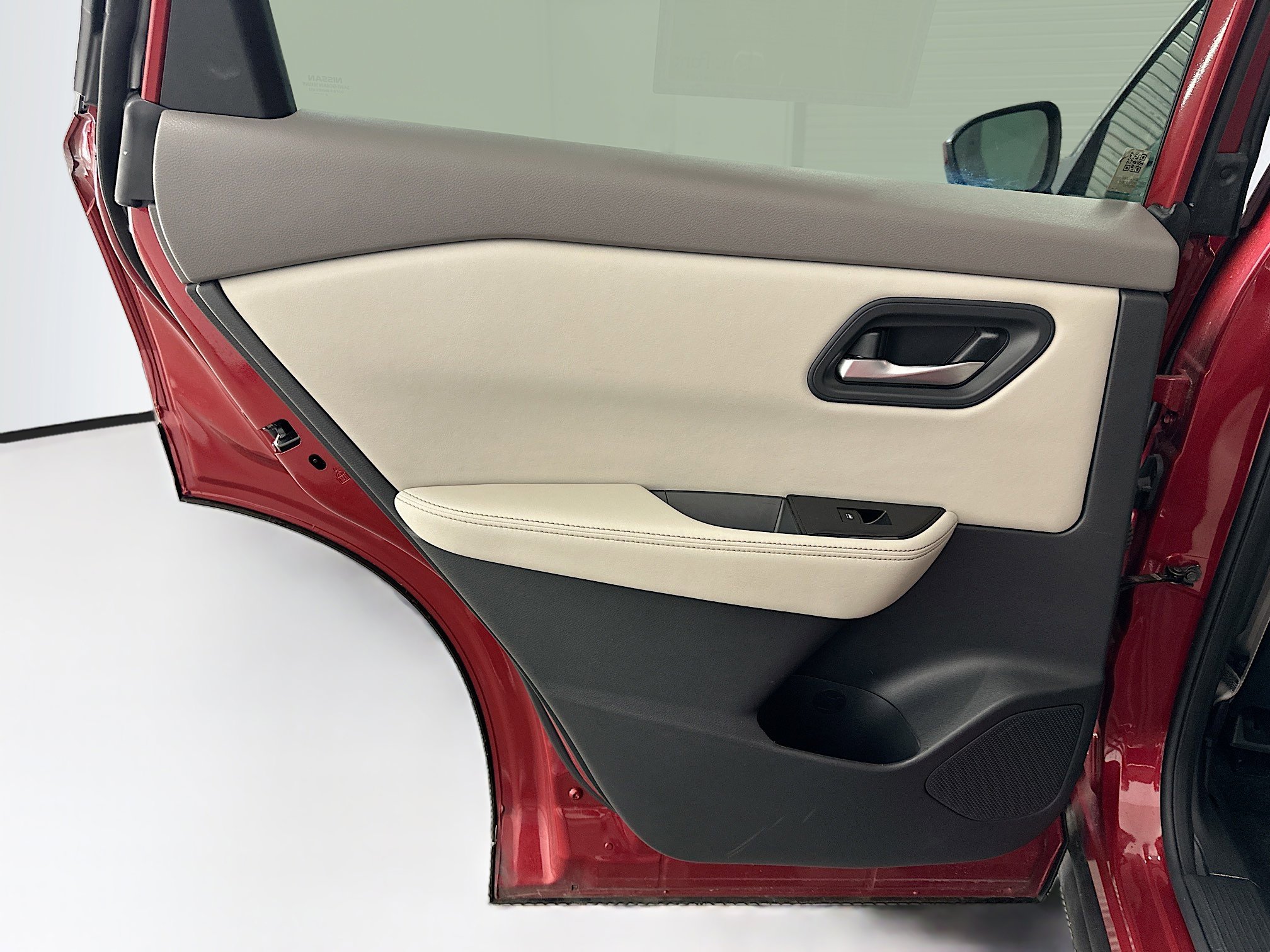 Used 2025 Nissan Rogue SV image 26