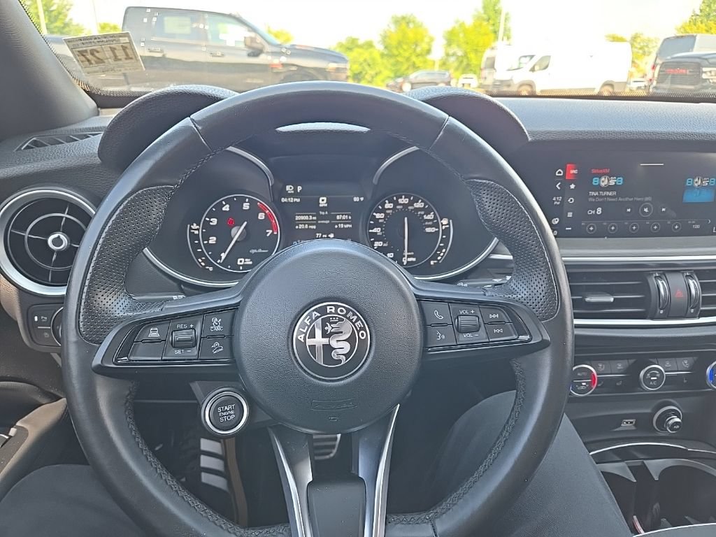 Used 2022 Alfa Romeo Stelvio Ti AWD/4WD image 17