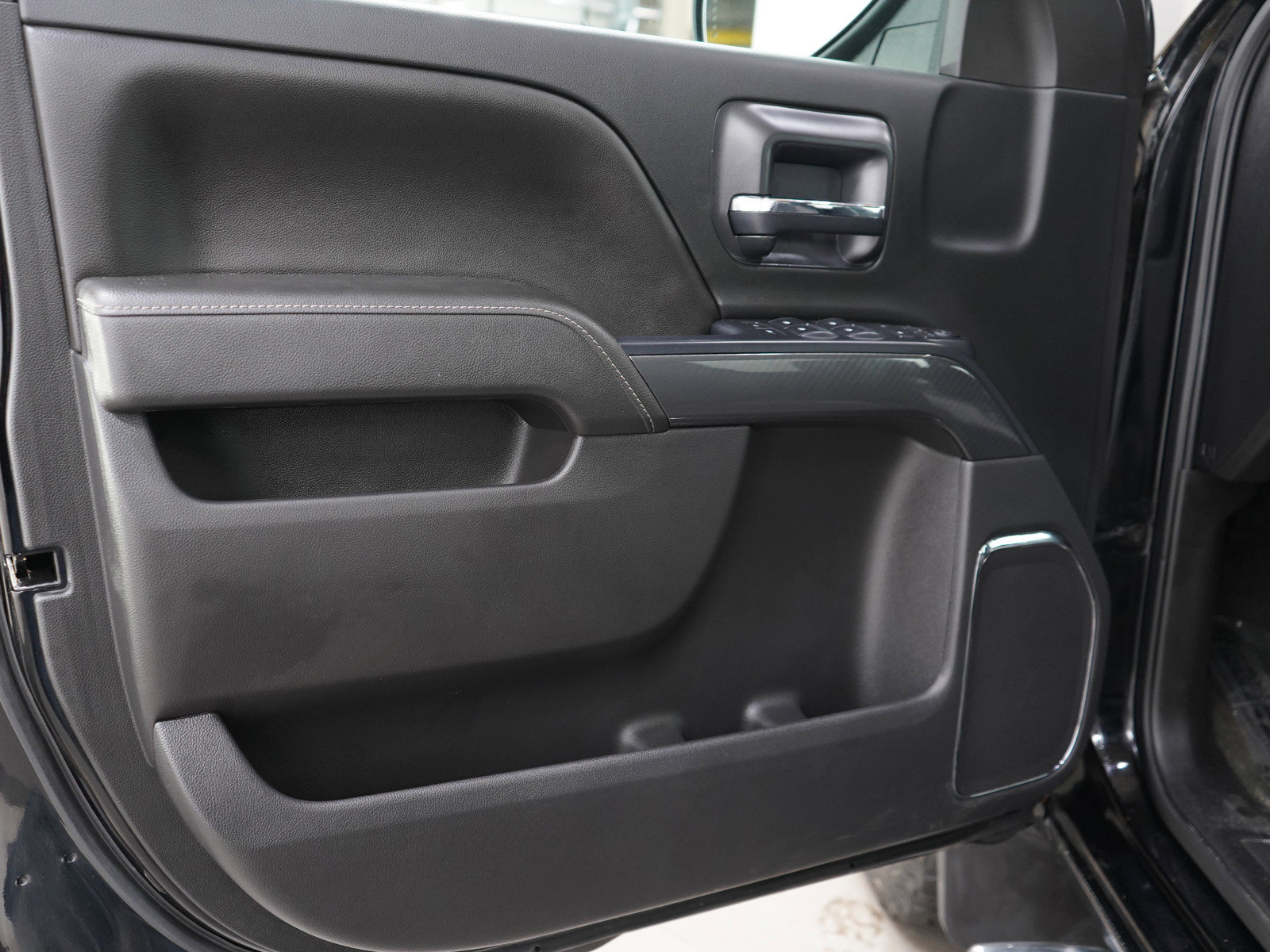 Used 2016 GMC Sierra 1500 SLE w/ All-Terrain Package AWD/4WD image 17