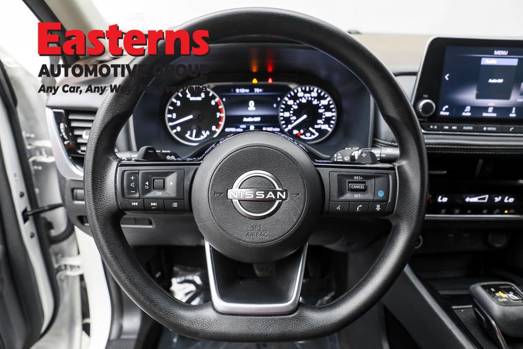 Used 2022 Nissan Rogue SV image 10