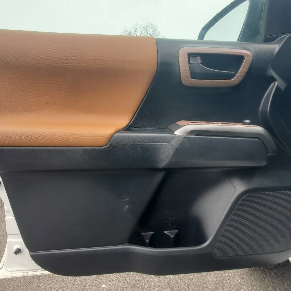 Used 2018 Toyota Tacoma SR5 image 15
