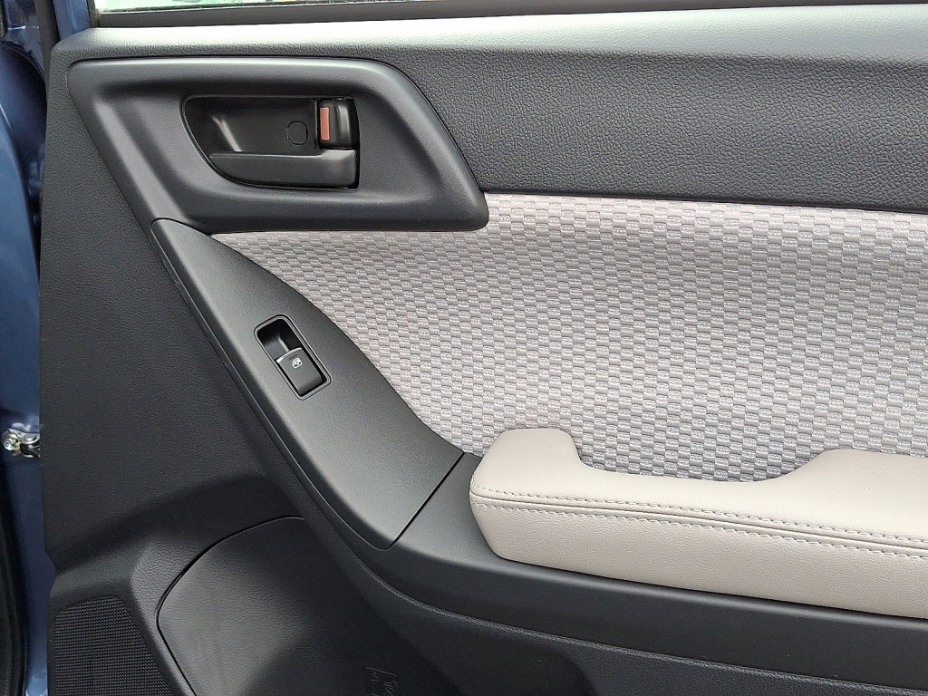 Used 2017 Subaru Forester 2.5i w/ Alloy Wheel Package image 14