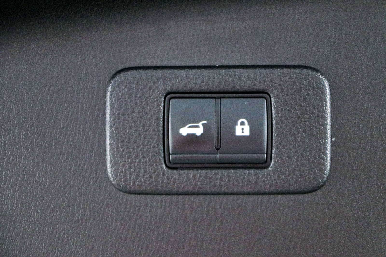 Used 2023 Nissan Armada SL w/ Captain's Chairs Package RWD image 33
