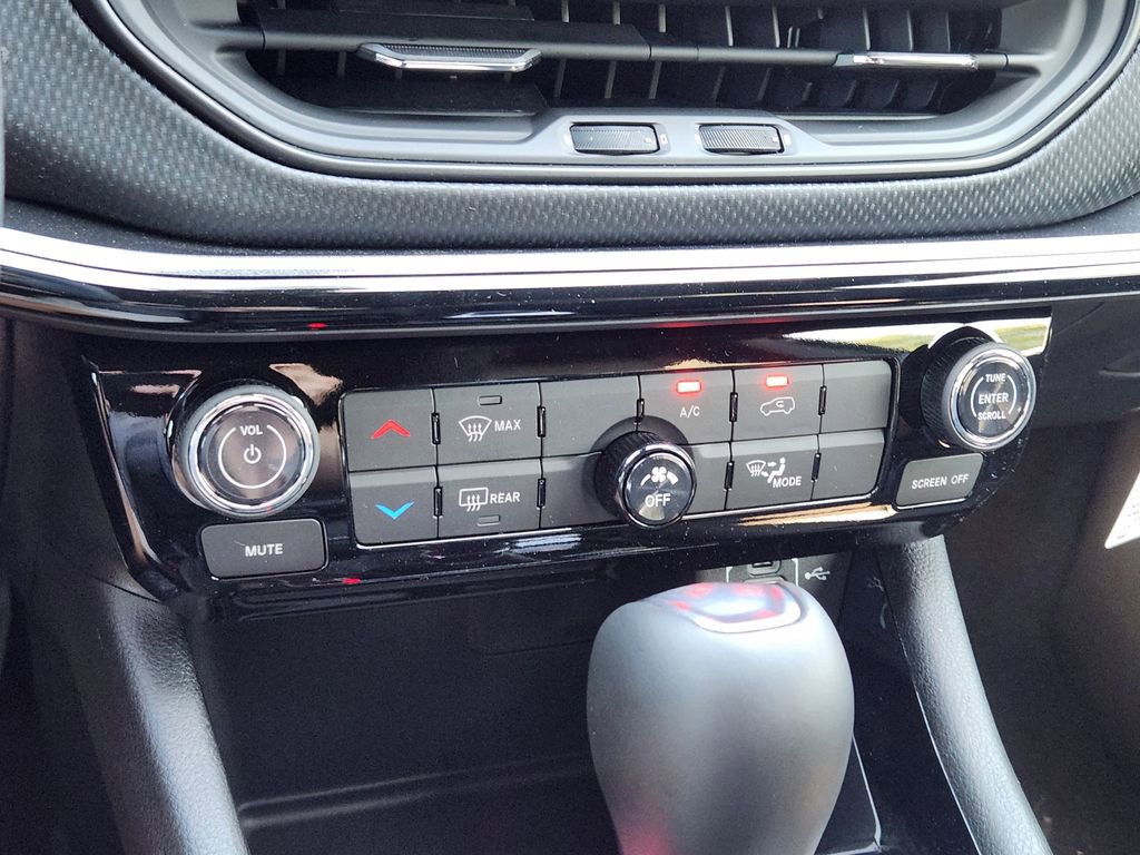 New 2026 Jeep Compass Latitude image 13