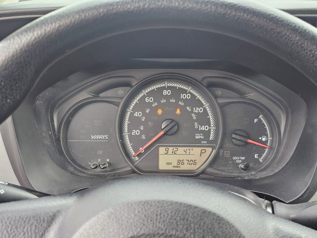 Used 2015 Toyota Yaris L image 28