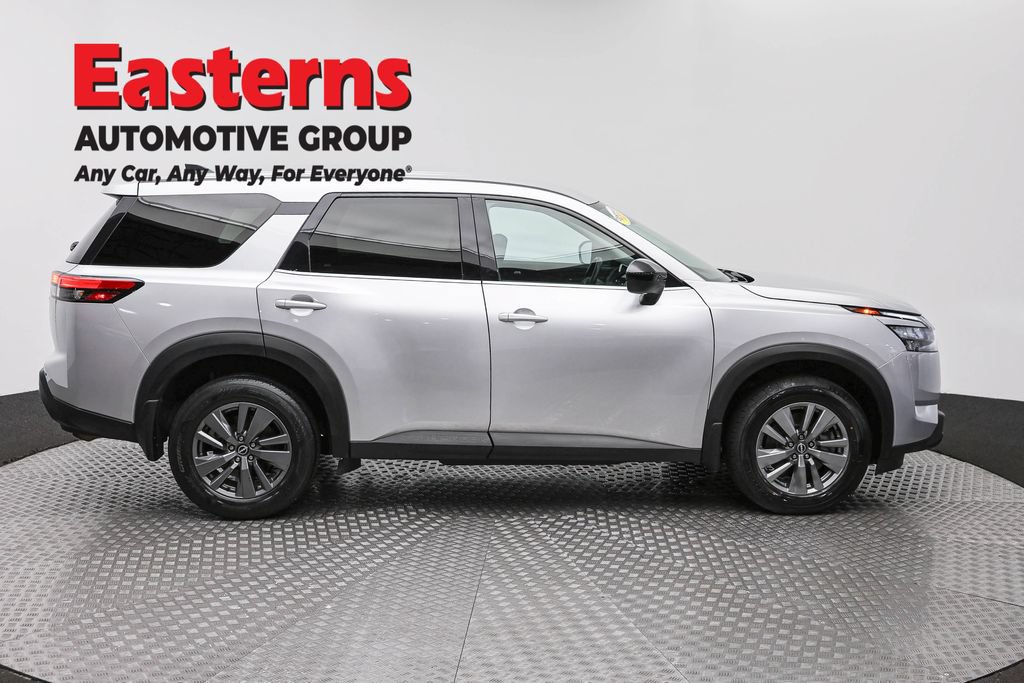 Used 2023 Nissan Pathfinder S AWD/4WD image 5