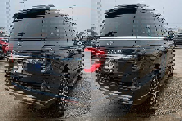 Used 2024 Ford Expedition Limited image 4