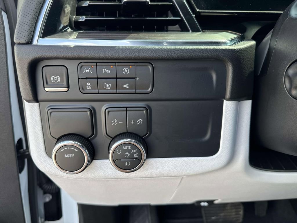 New 2026 Chevrolet Suburban Premier RWD image 22