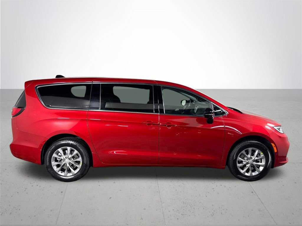 New 2026 Chrysler Pacifica Limited image 5