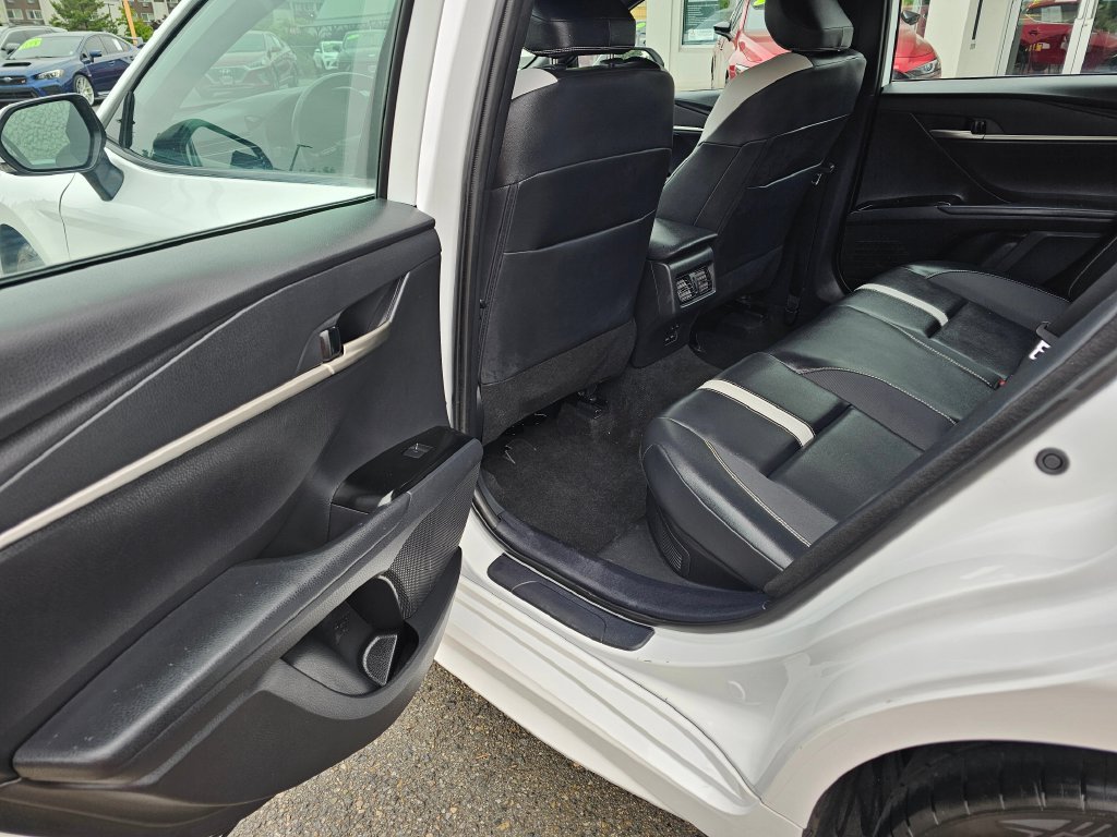 Used 2025 Toyota Camry SE FWD image 16