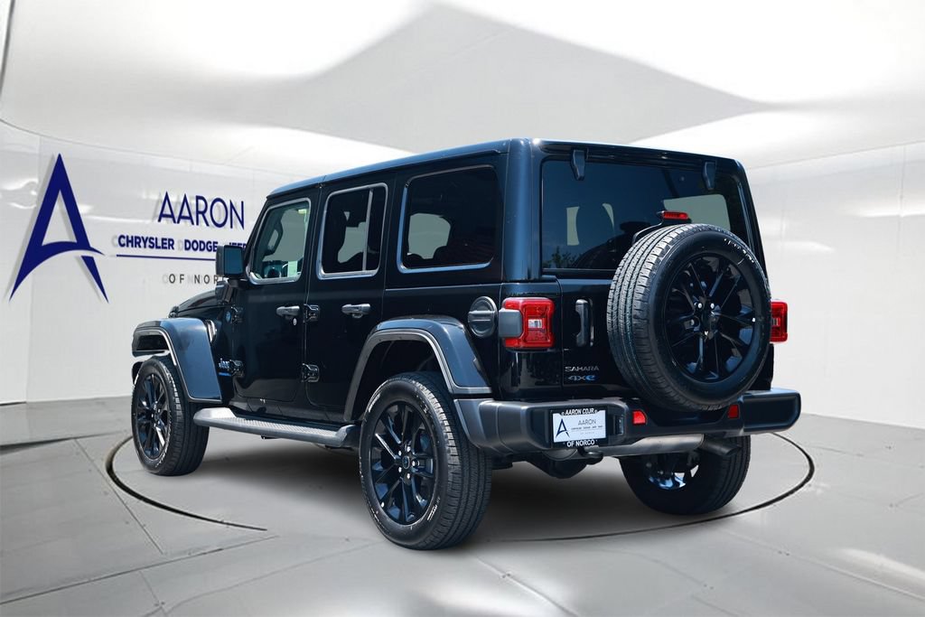 Used 2025 Jeep Wrangler Unlimited Sahara AWD/4WD image 2