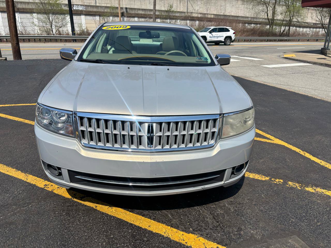 Used 2009 Lincoln MKZ image 2