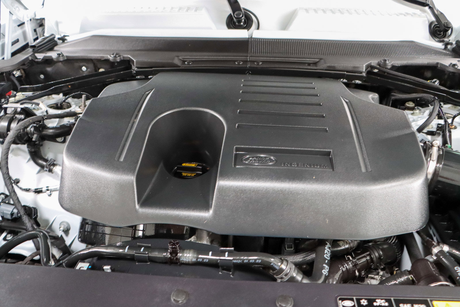 Used 2023 Land Rover Defender 130 X-Dynamic SE image 32