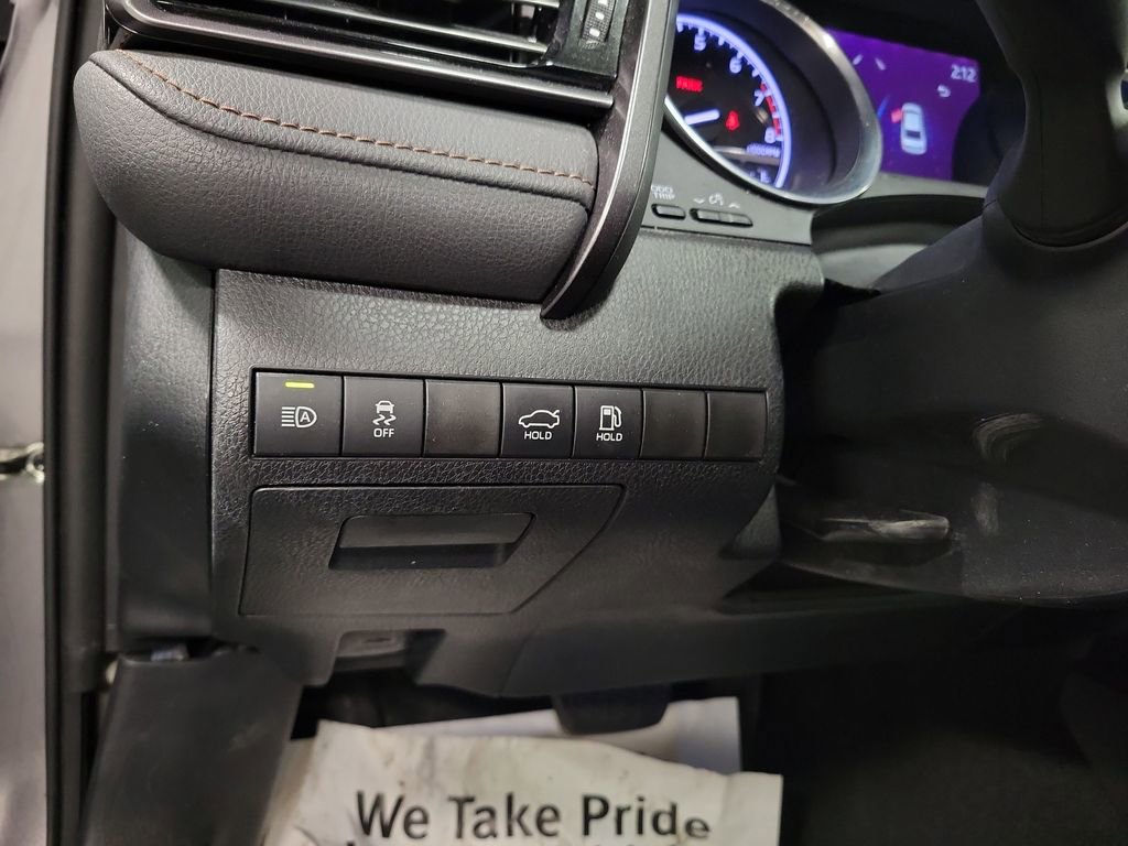 Used 2020 Toyota Camry XLE image 23