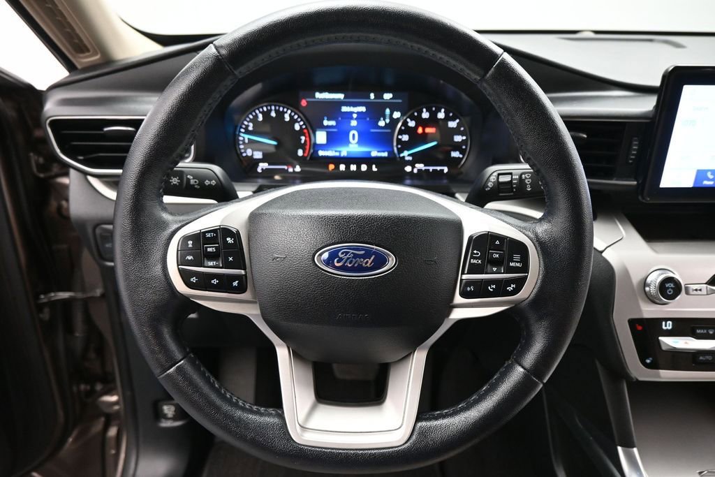 Used 2021 Ford Explorer XLT w/ Equipment Group 202A RWD image 11