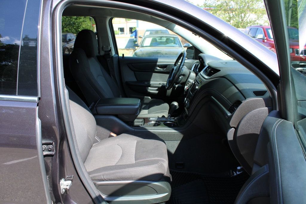 Used 2017 Chevrolet Traverse LT w/ Style and Technology Package AWD/4WD image 27