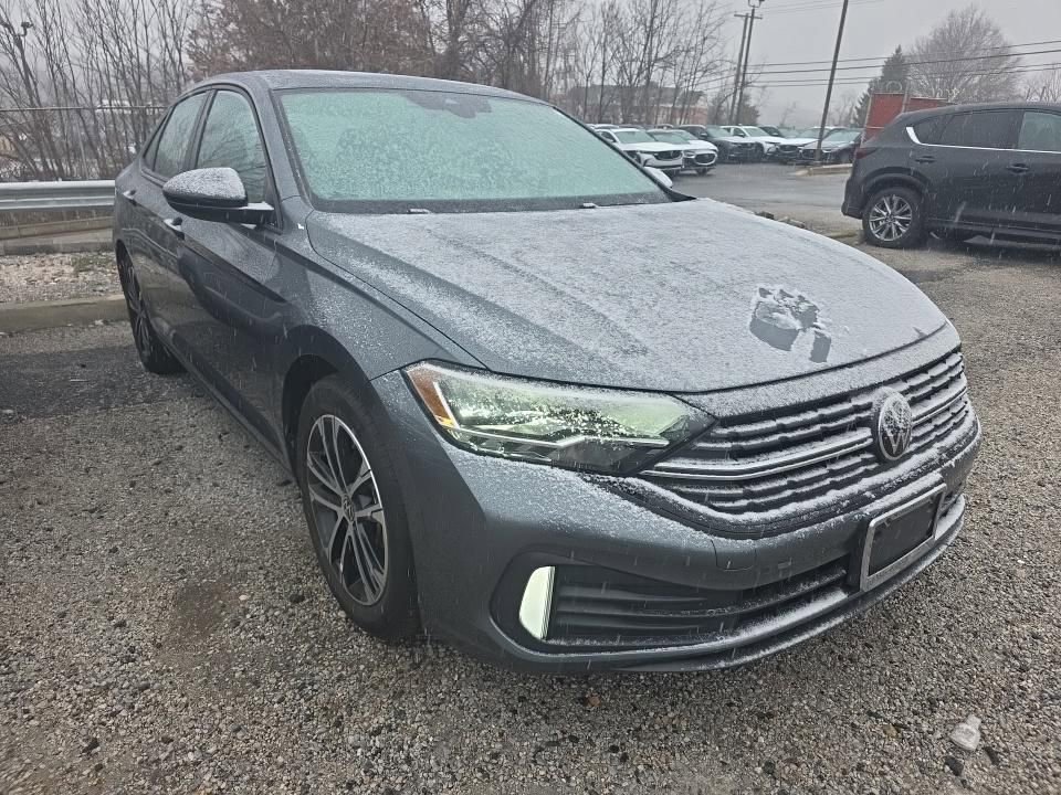 Used 2024 Volkswagen Jetta Sport image 4