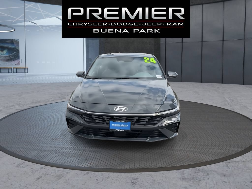 Used 2024 Hyundai Elantra SEL w/ Convenience Package FWD image 3