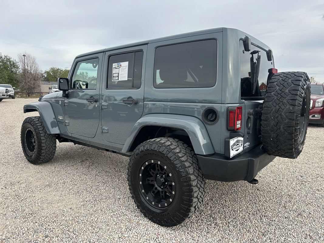 Used 2014 Jeep Wrangler Unlimited Sahara w/ Connectivity Group AWD/4WD image 7