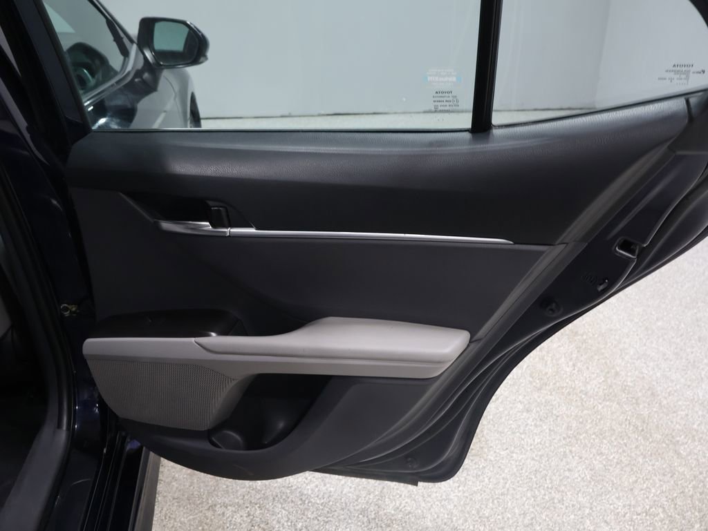 Used 2022 Toyota Camry SE image 21
