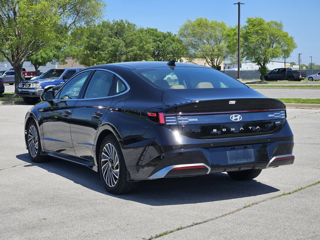 Certified 2025 Hyundai Sonata Limited FWD image 3
