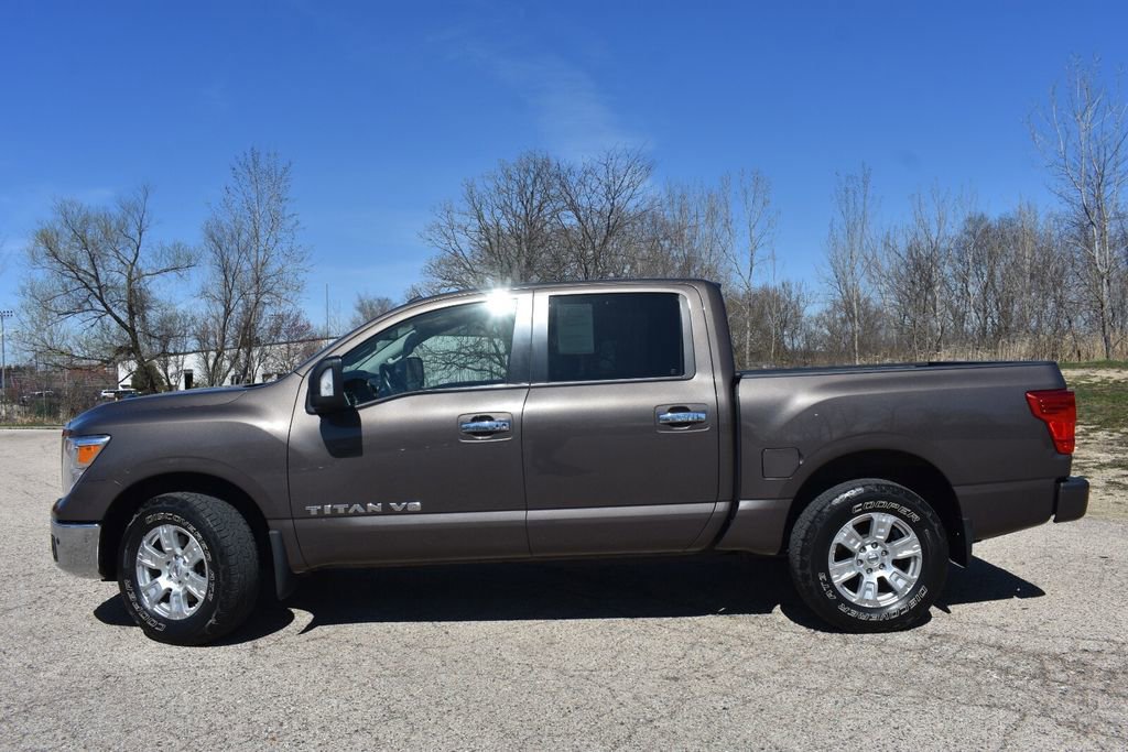 Used 2018 Nissan Titan SV w/ SV Convenience Package image 3