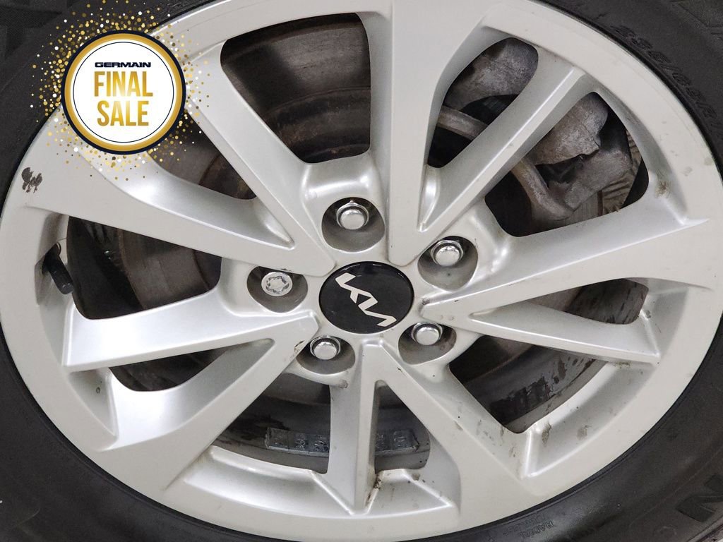 Certified 2024 Kia Carnival LX image 10