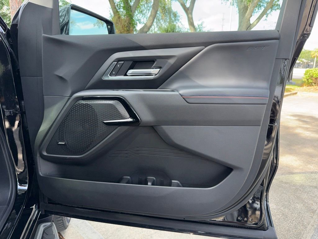 Used 2025 Chevrolet Silverado EV RST AWD/4WD image 32