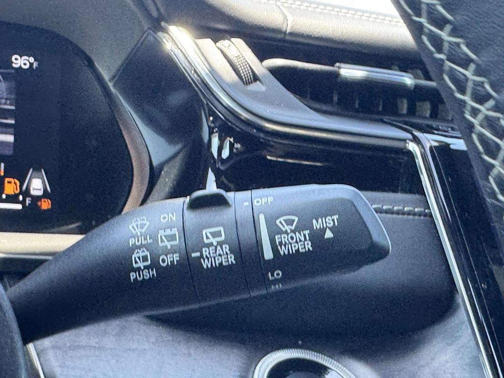 Used 2022 Jeep Grand Cherokee Overland AWD/4WD image 22