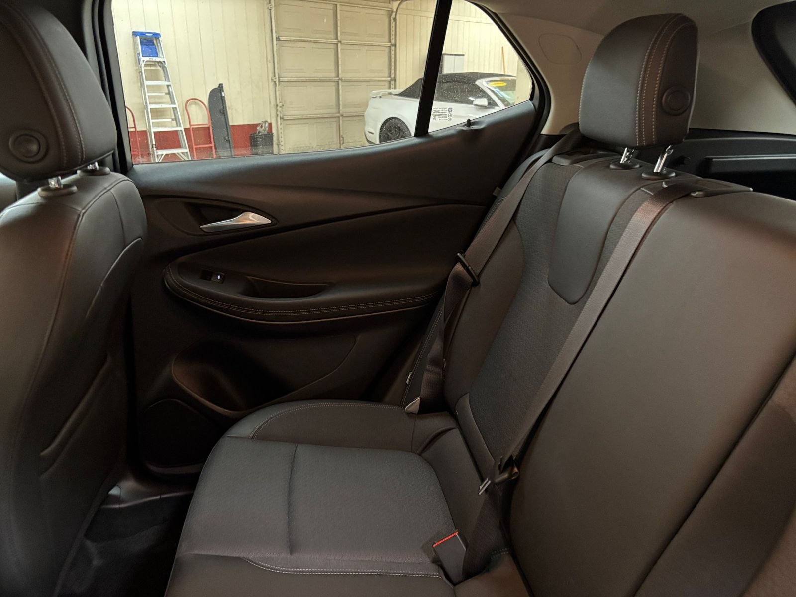 Used 2025 Buick Encore GX Preferred FWD image 38
