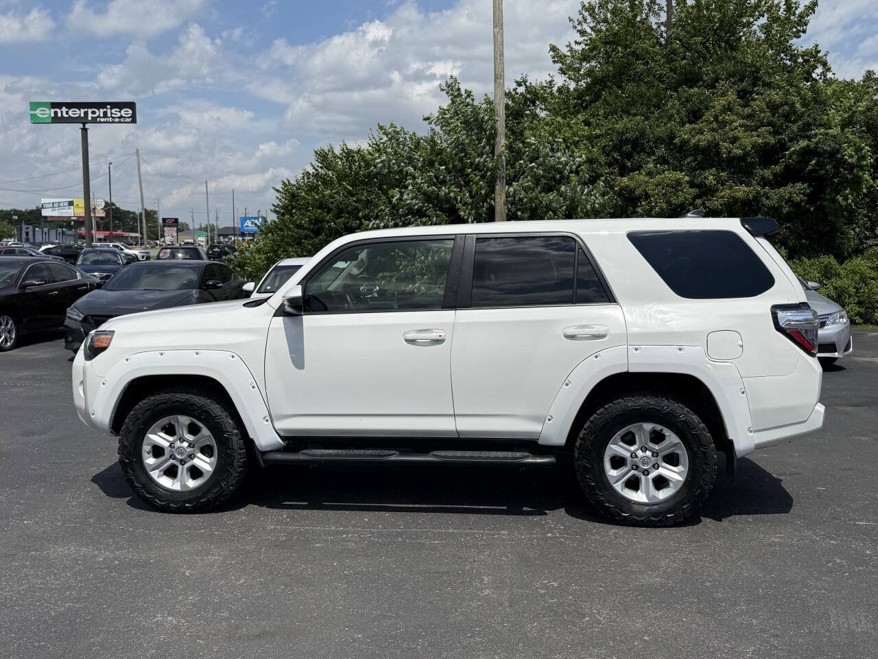 Used 2017 Toyota 4Runner SR5 AWD/4WD image 2