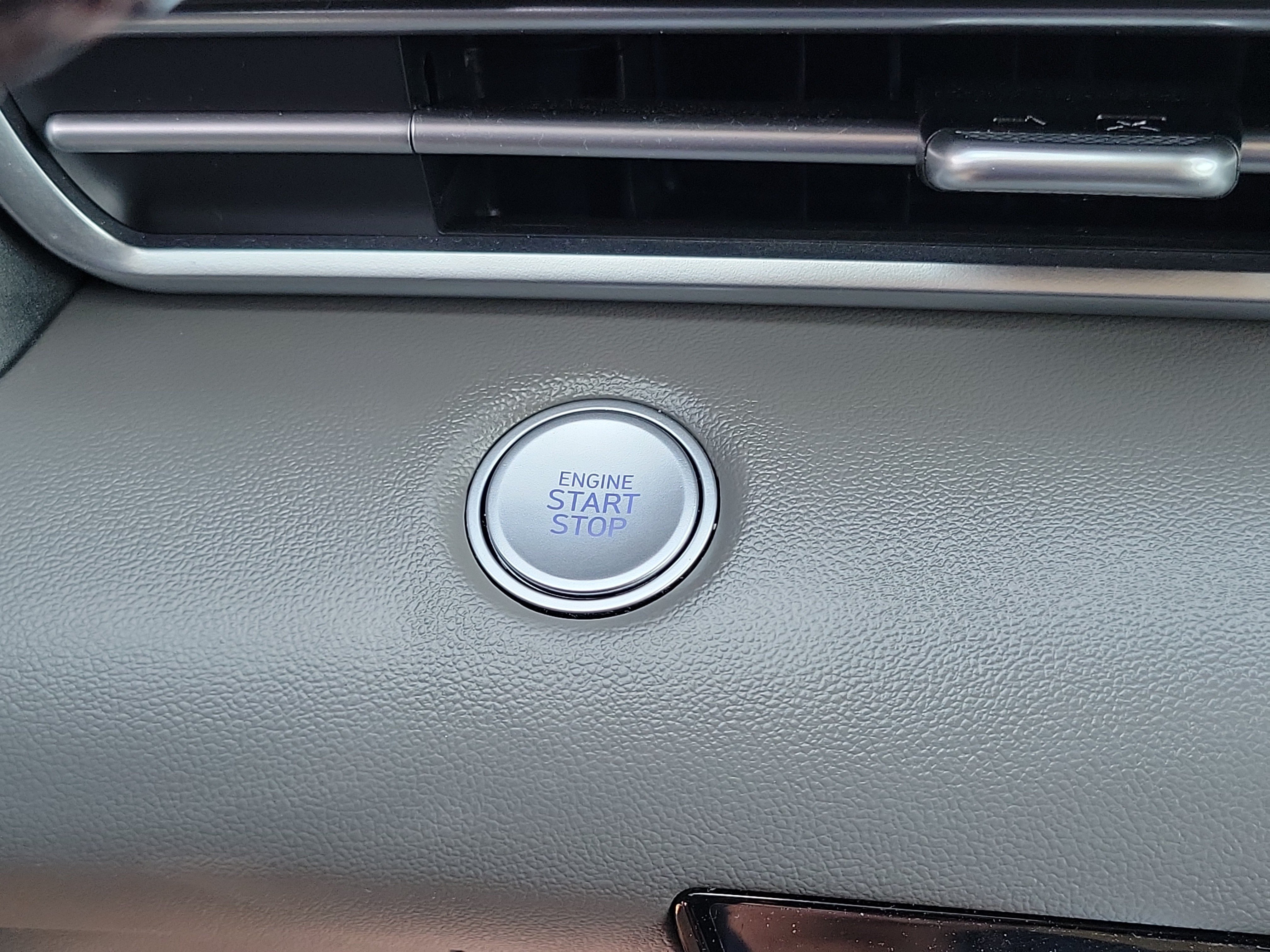 Certified 2025 Hyundai Elantra Hybrid FWD image 19