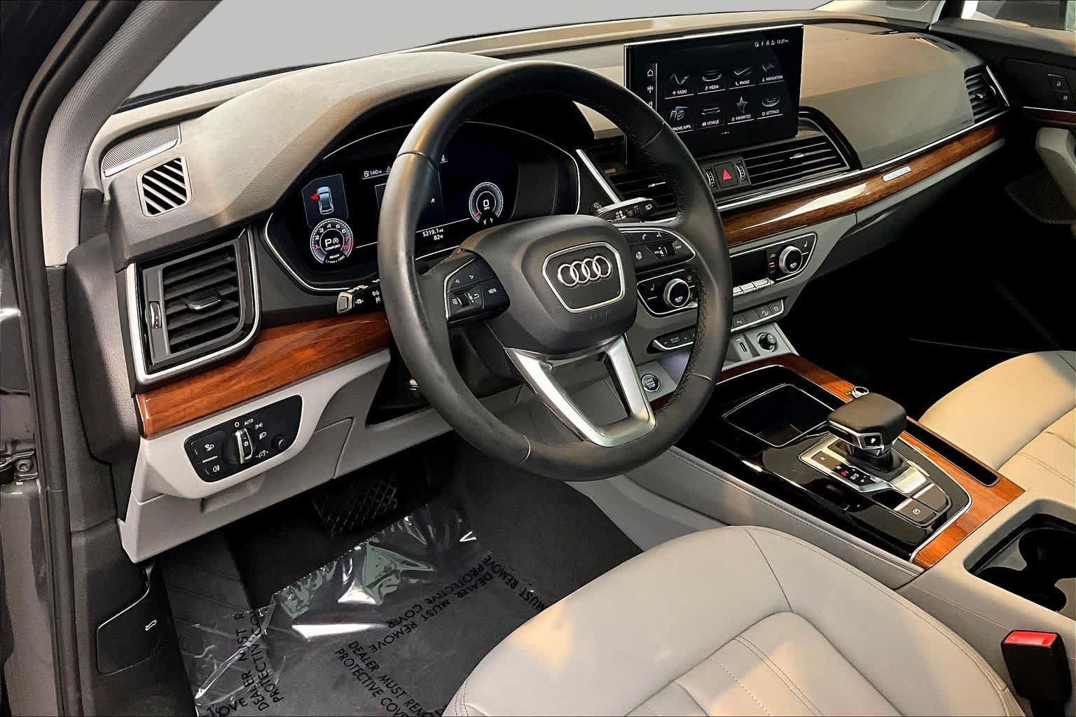 Used 2023 Audi Q5 2.0T Premium Plus w/ Premium Plus Package AWD/4WD image 18