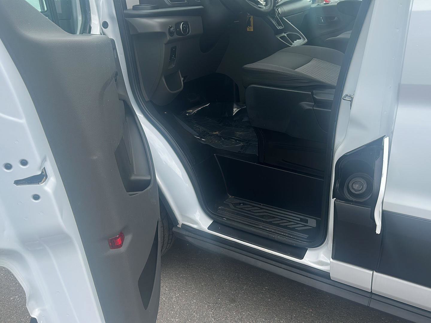 Used 2023 Ford Transit 350 XLT image 9