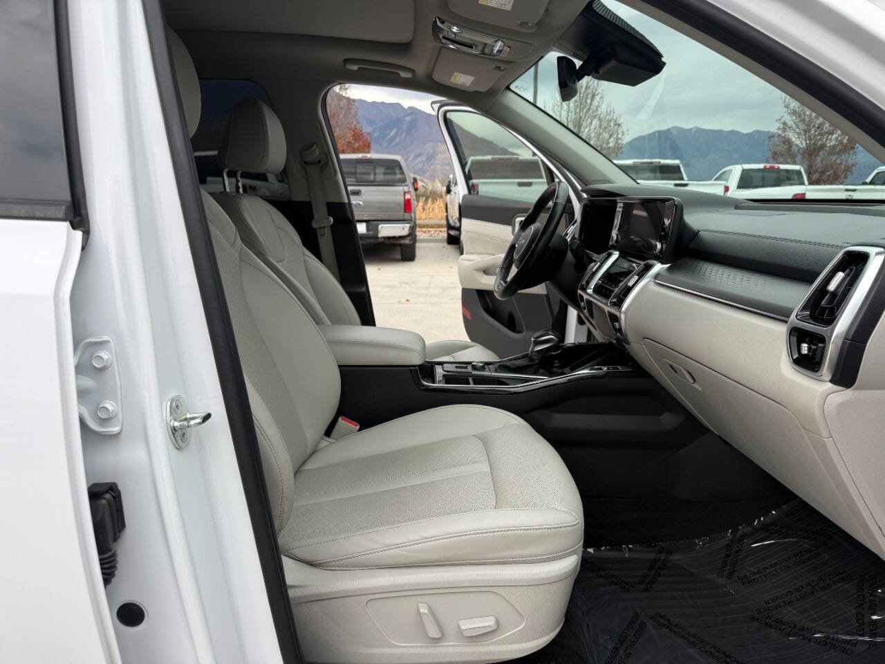 Used 2023 Kia Sorento SX image 25