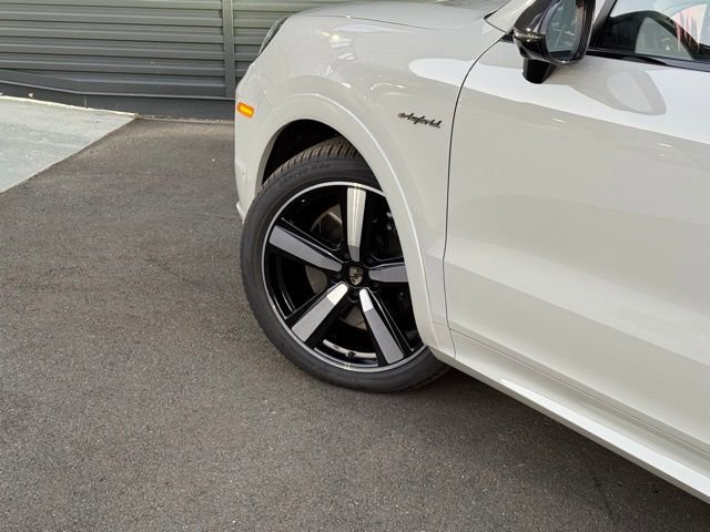 New 2025 Porsche Cayenne Turbo image 12